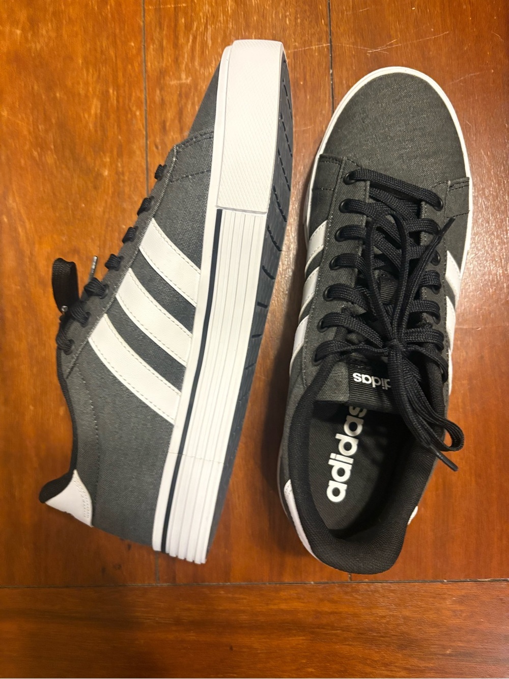 Adidas Daily 3.0 Men's Size 10 Grey Canvas Low Top Sneakers IF4496 3-Stripes - Picture 1 of 6